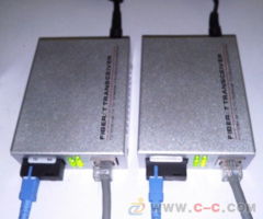 百兆外置單模單纖收發(fā)器 QS-20SM-SF 性能穩(wěn)定，傳輸無(wú)憂